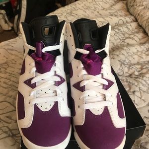 Jordan 6’s retro. Size 5y (women’s 7)